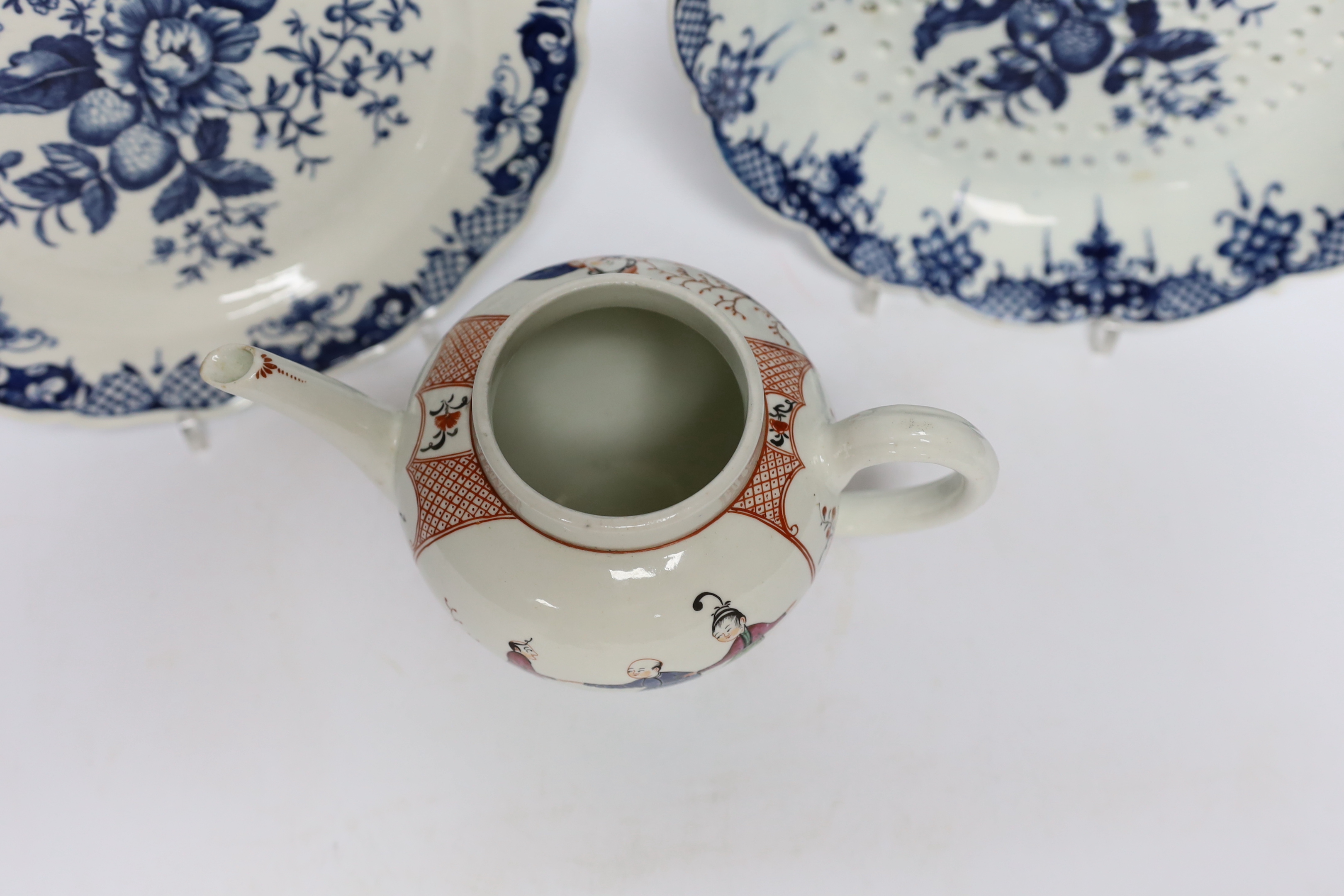 An 18th century Worcester Chinese style teapot, and a similar pine cone pattern strainer and plate (3)